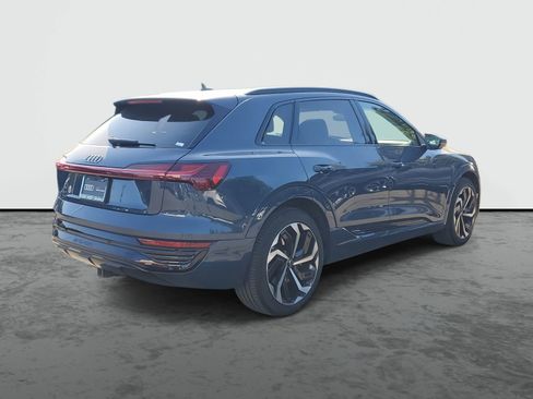Used 2024 Audi Q8 e-tron Premium Plus image 3