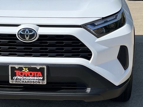 Used 2025 Toyota RAV4 LE AWD/4WD image 8