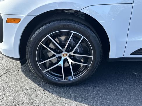 Used 2023 Porsche Macan image 11