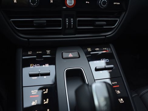 Certified 2026 Porsche Macan AWD/4WD image 22
