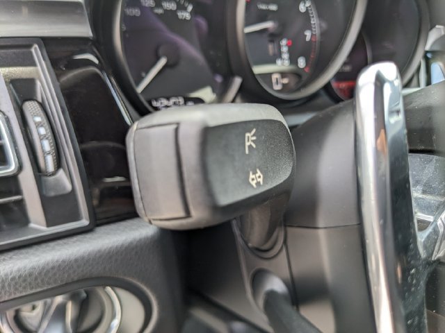 Used 2023 Porsche Macan Turbo AWD/4WD image 30