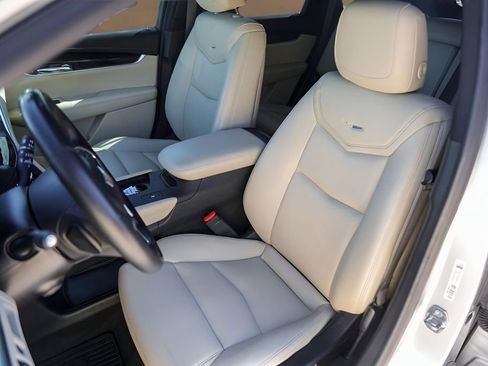 Used 2019 Cadillac XT5 FWD image 7