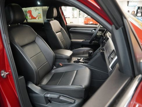 Used 2021 Volkswagen Atlas Cross Sport SE w/ Panoramic Sunroof Package image 32