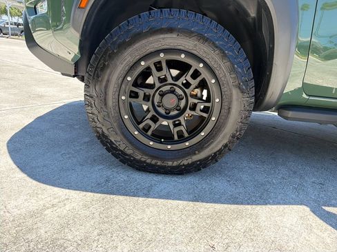 Used 2023 Nissan Frontier PRO-4X w/ Pro Convenience Package AWD/4WD image 11