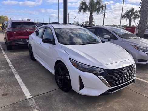 Used 2025 Nissan Sentra SR image 3