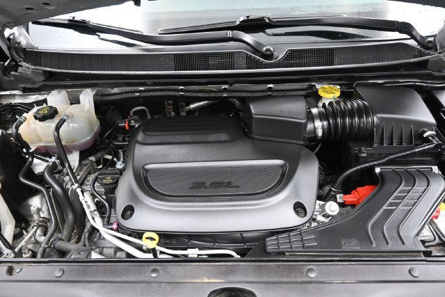 Used 2024 Chrysler Pacifica Touring-L FWD image 37