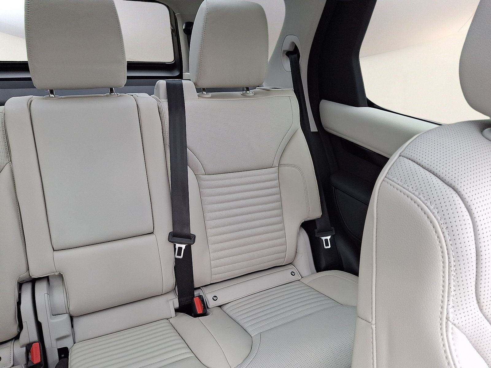 Certified 2026 Land Rover Discovery S AWD/4WD image 7