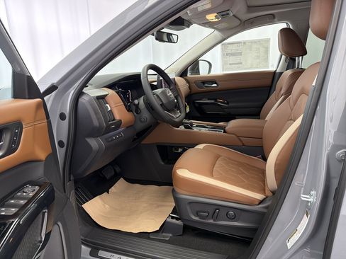New 2026 Nissan Pathfinder Platinum FWD image 7