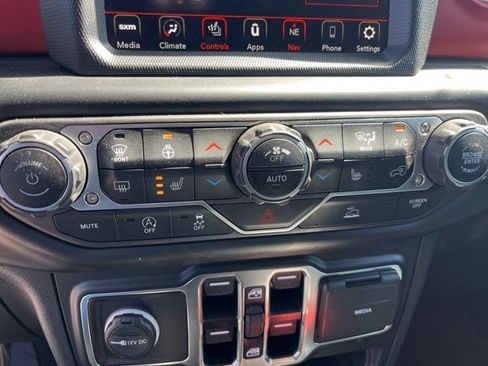 Used 2023 Jeep Gladiator Rubicon w/ Cold Weather Group image 20