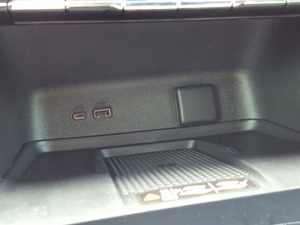 New 2026 Chevrolet Traverse RS w/ LPO, Floor Liner Package FWD image 34