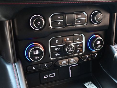 Used 2022 Chevrolet Suburban RST w/ Sport Performance Package image 37