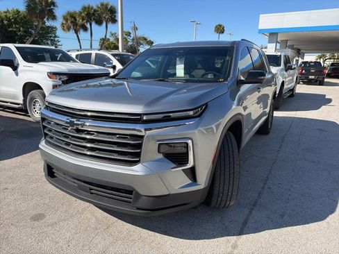 Certified 2025 Chevrolet Traverse LT w/ Driver Confidence Package image 1