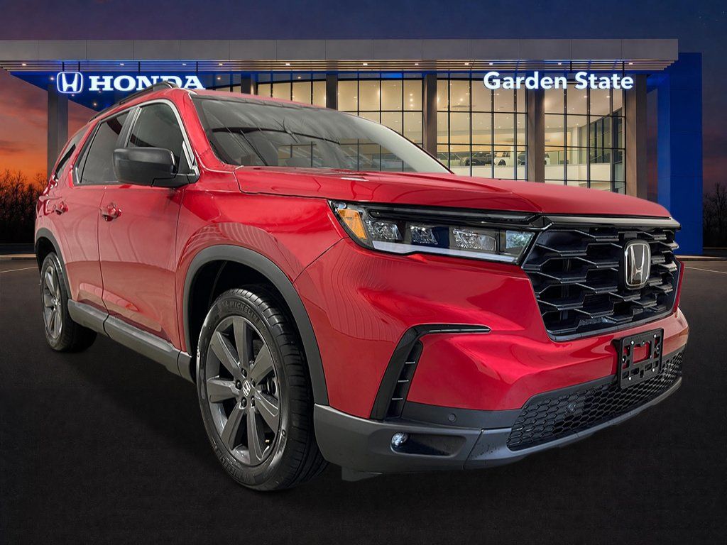 Used 2025 Honda Pilot Sport image 9