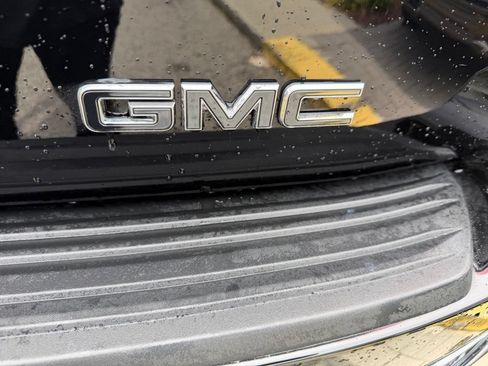 Used 2025 GMC Yukon Denali Ultimate AWD/4WD image 9