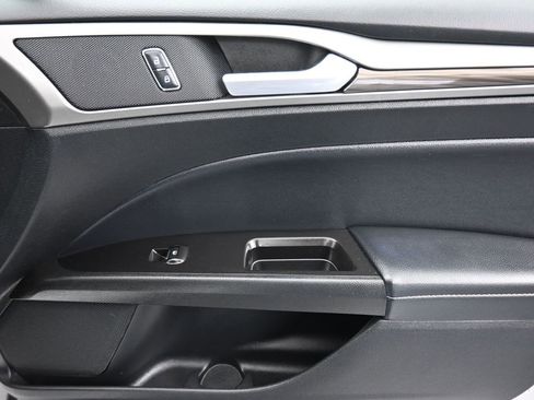 Used 2017 Ford Fusion SE image 39