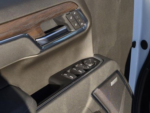 New 2026 GMC Sierra 1500 SLT image 10