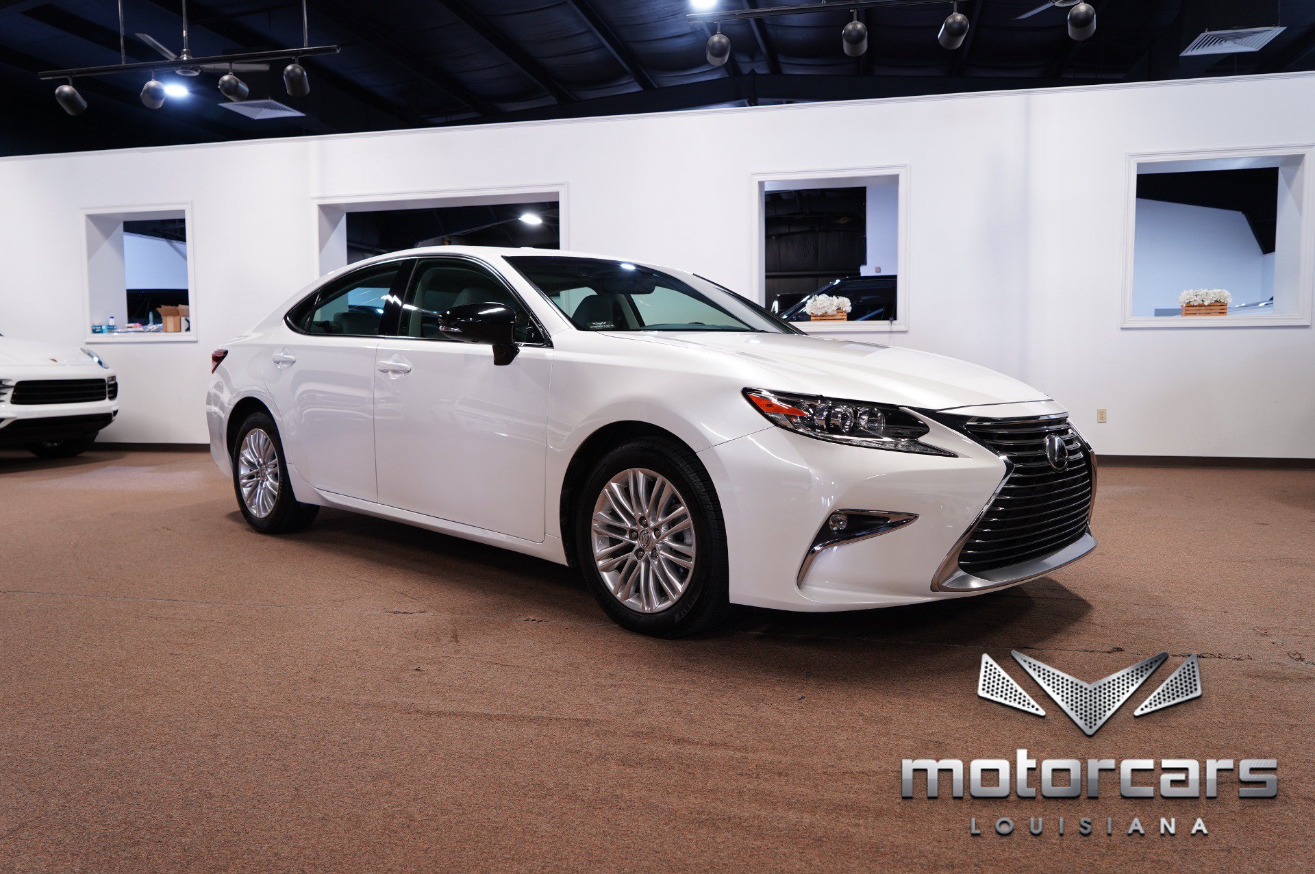 Used 2016 Lexus ES 350 w/ Accessory Package FWD image 9
