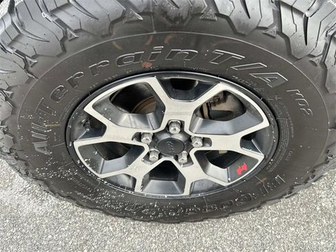 Used 2019 Jeep Wrangler Unlimited Sahara w/ Cold Weather Group image 9