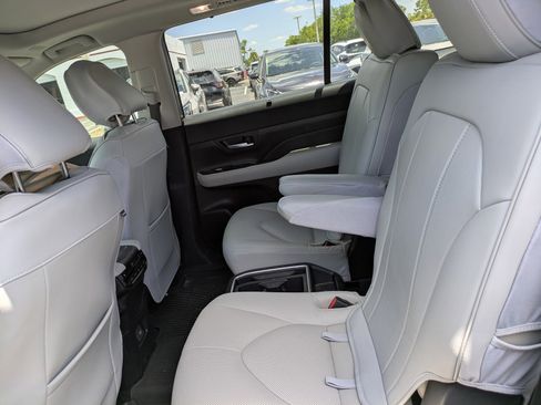Used 2025 Toyota Grand Highlander AWD Hybrid image 12
