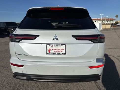 New 2026 Mitsubishi Outlander ES image 6