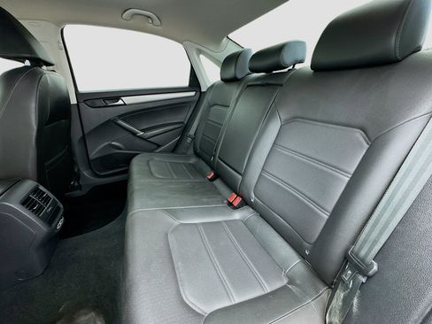 Used 2022 Volkswagen Passat 2.0T SE image 16