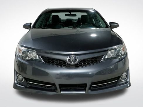 Used 2014 Toyota Camry SE image 9