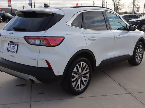 Used 2021 Ford Escape Titanium image 5