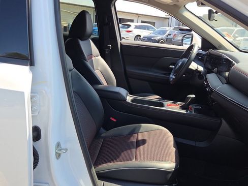 Used 2025 Nissan Kicks SR FWD image 14
