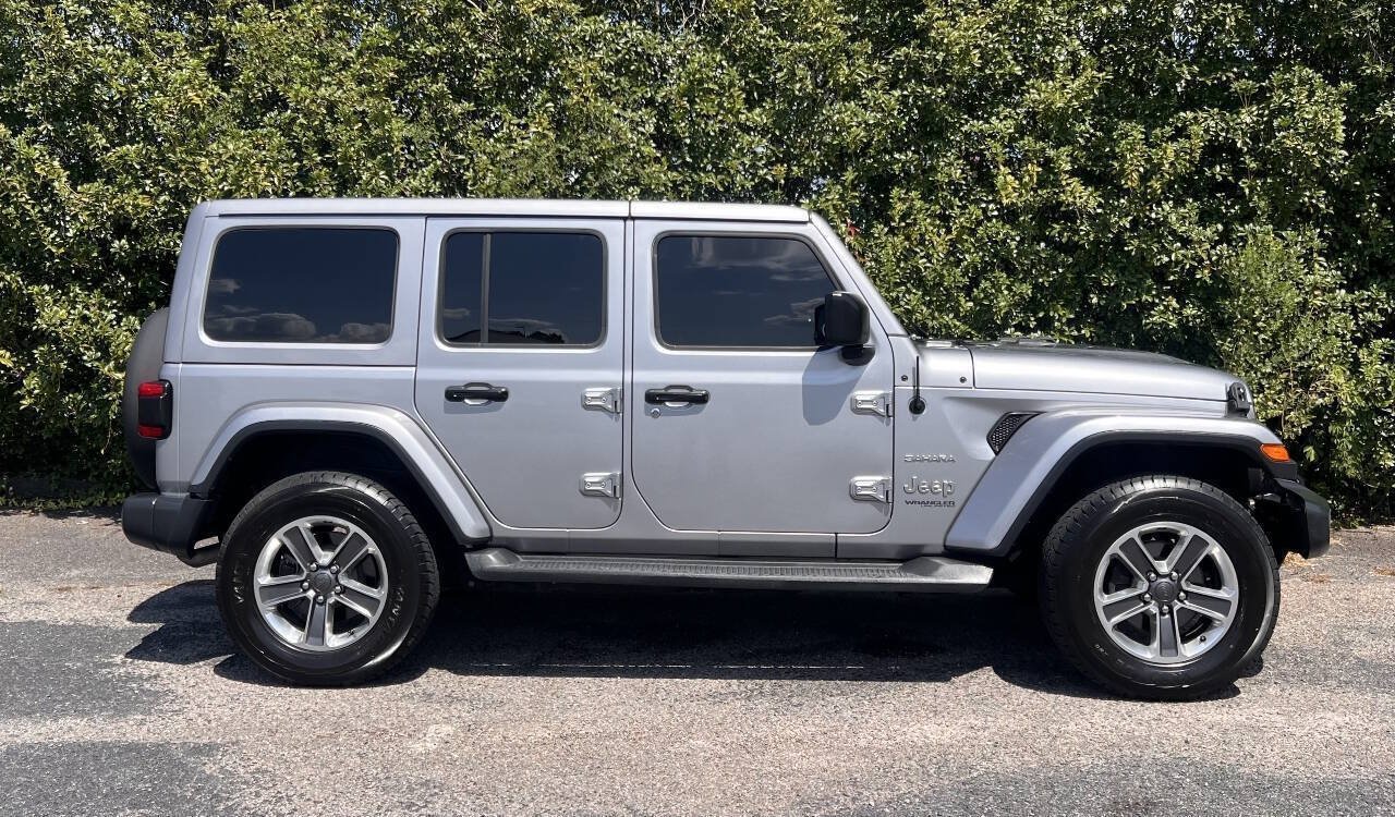 Used 2018 Jeep Wrangler Unlimited Sahara AWD/4WD image 9