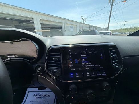 Used 2020 Jeep Grand Cherokee Limited X image 16