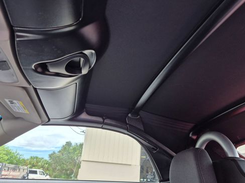 Used 2007 Chrysler Crossfire Convertible w/ Special Edition Group image 16