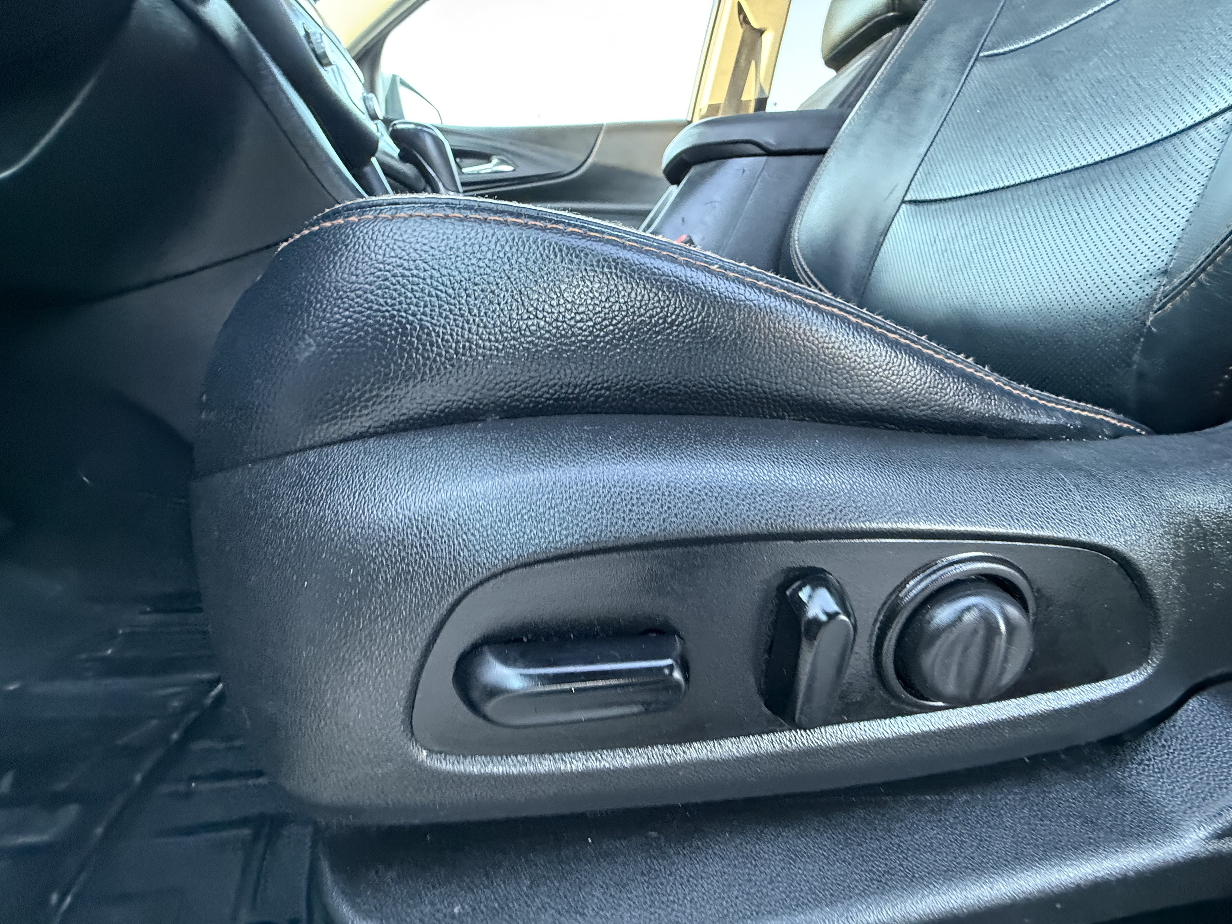 Used 2019 Chevrolet Equinox LT AWD/4WD image 11