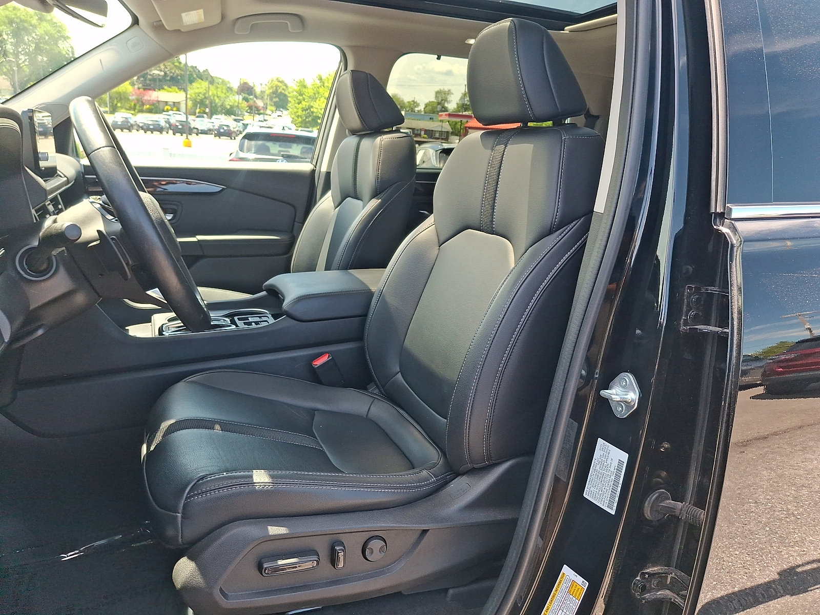 Used 2023 Honda Pilot Touring image 14