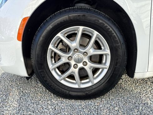 Used 2020 Chrysler Voyager Lxi image 29