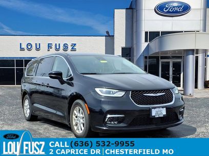 Used 2023 Chrysler Pacifica Touring-L