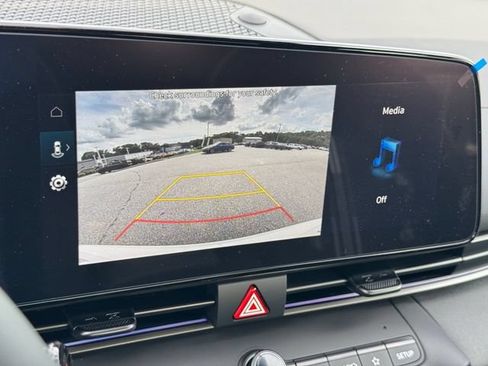Certified 2025 Hyundai Elantra SEL FWD image 24