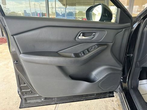 Used 2024 Nissan Rogue SV AWD/4WD image 7