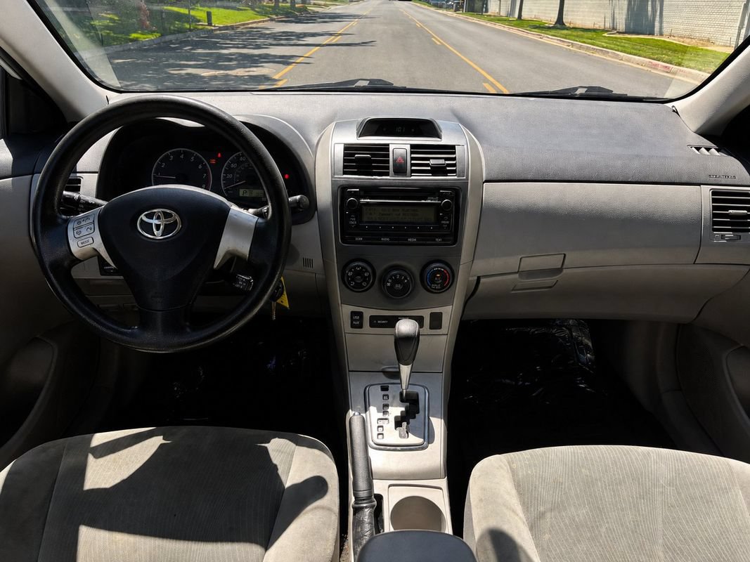 Used 2012 Toyota Corolla LE FWD image 11