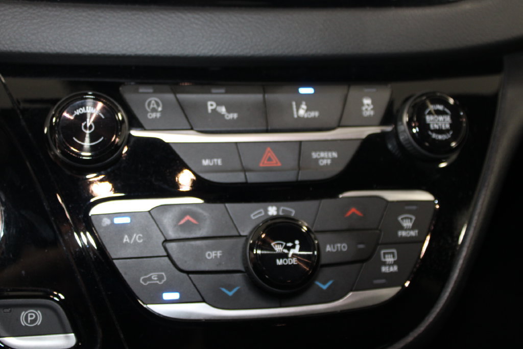 Used 2025 Chrysler Pacifica Select FWD image 43