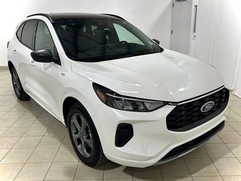 Used 2023 Ford Escape ST-Line w/ Tech Pack #1 AWD/4WD image 7