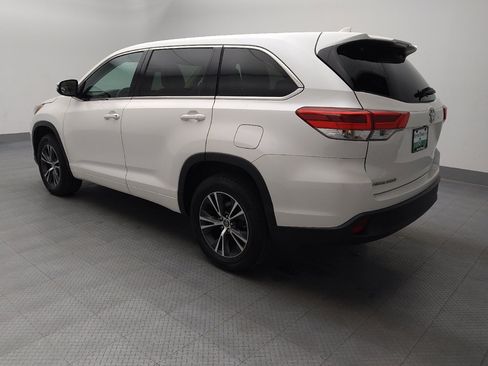 Used 2018 Toyota Highlander Plus FWD image 3