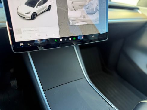 Used 2020 Tesla Model Y Long Range image 29