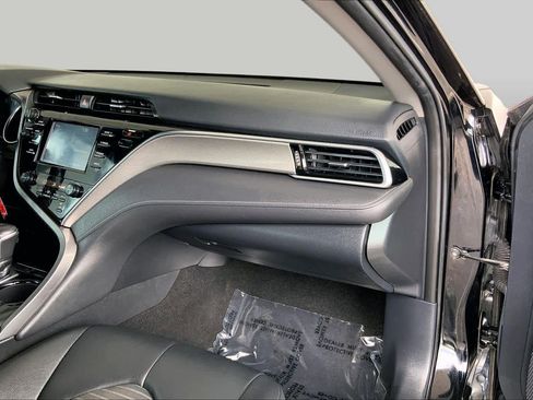 Used 2018 Toyota Camry SE w/ Moonroof Package FWD image 18