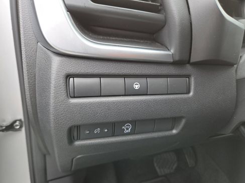 Used 2023 Nissan Rogue SV FWD image 8