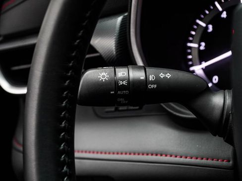 Used 2023 Toyota Highlander XSE FWD image 33