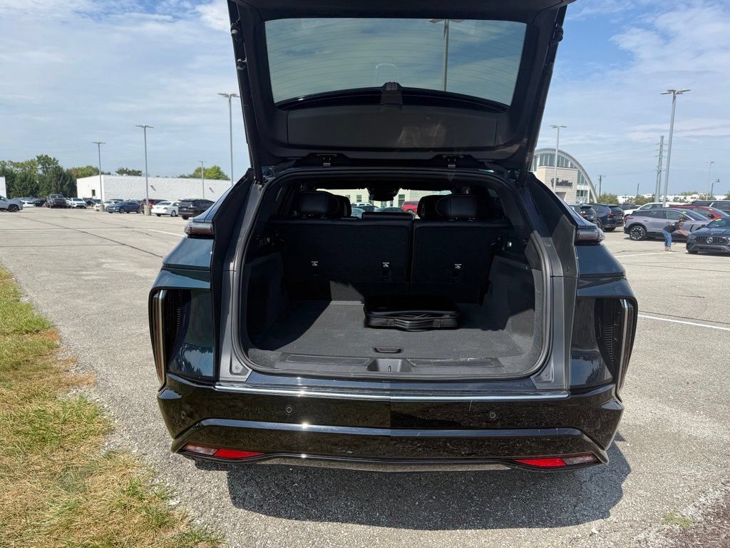 Certified 2024 Cadillac Lyriq Luxury AWD/4WD image 14