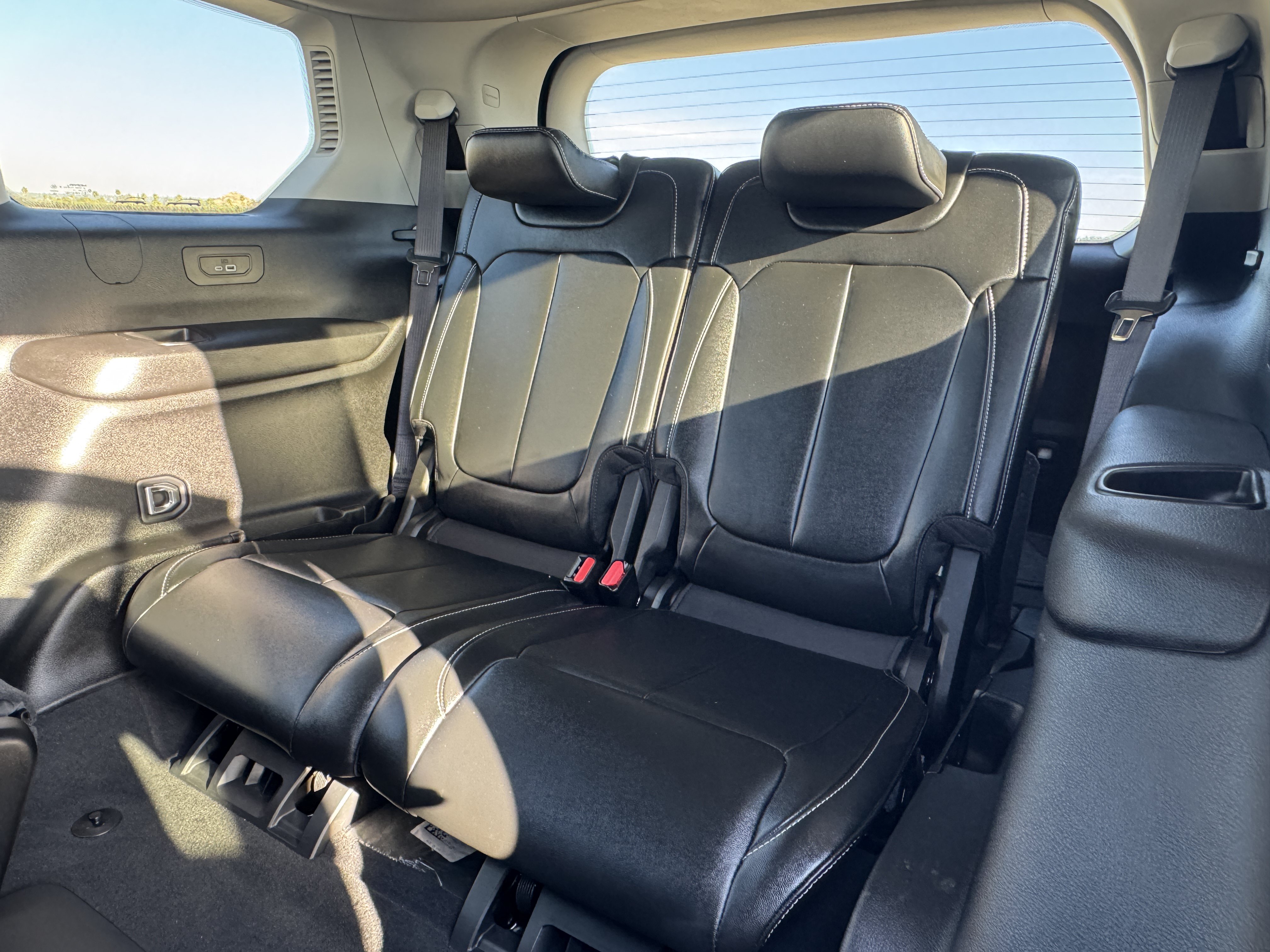 Used 2024 Jeep Grand Cherokee L Limited RWD image 32