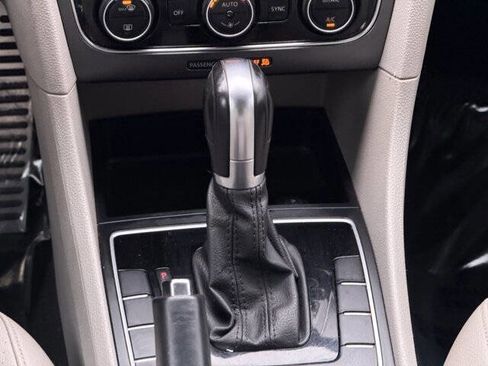 Used 2017 Volkswagen Passat 1.8T R-Line w/ R-Line Lighting Package image 17