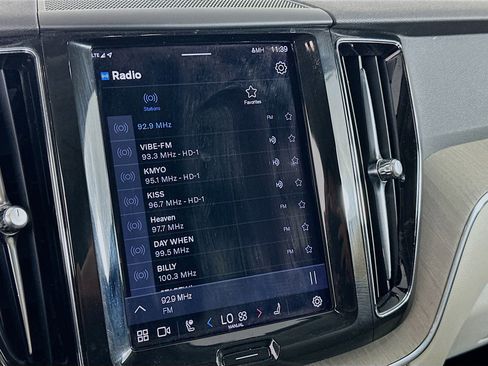 Used 2023 Volvo XC60 B5 Plus w/ Climate Package image 21