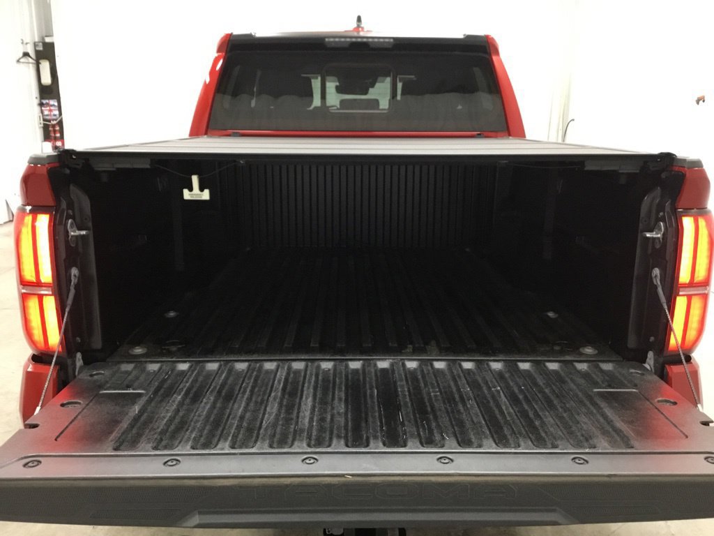 Used 2025 Toyota Tacoma SR5 w/ SR5 Upgrade Package AWD/4WD image 37